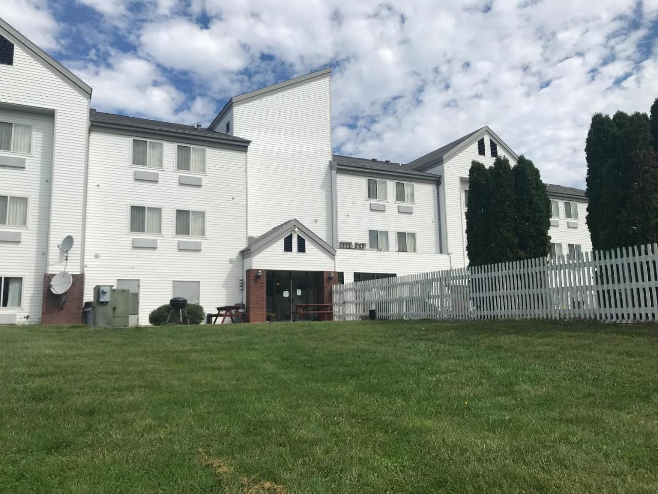 Gasthof Amish Village Inn Montgomery Exterior foto